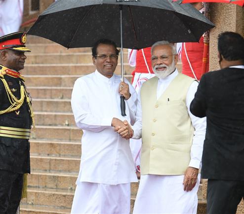 vinodmishra64's tweet image. Humble Gesture or #ModiGlobalPower   जो भी  है  दम है