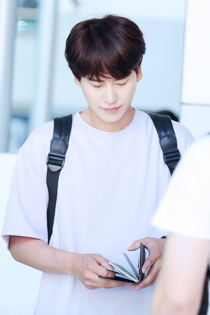 honeymallow8823's tweet photo. [HQ] 190603 KHH

라벤더 찰떡이라 세상 청초😌  

https://t.co/jggcTTxTum
https://t.co/ZNPpxV4viS
https://t.co/tyft3to38U https://t.co/CzVt6V8Fhu