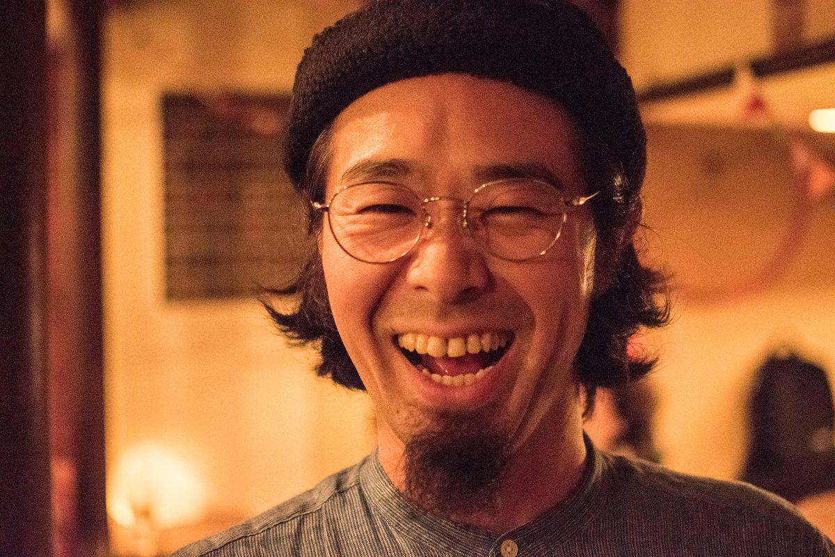 【本日6/15土 青の世界＠明大前マイスペース】

本日は主催イベント青の世界です。18時半オープン、19時よりビイドロ青柳くんのソロ名義obaketachi、スッパマイクロパンチョップ、小林拓馬の順となります。ラストに全員でのカバーセッションも。まだまだご予約お待ちしています。 #小林拓馬 #青の世界