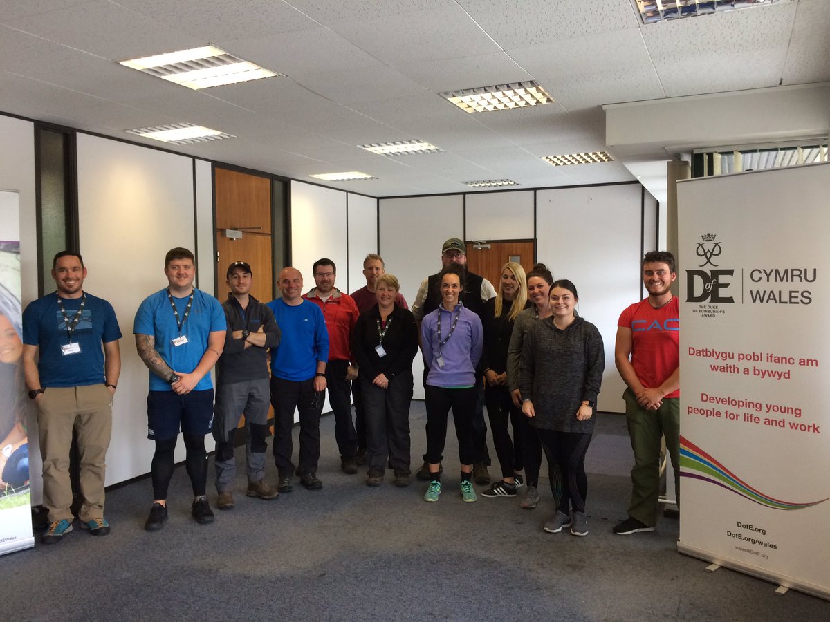 Well done to all our leaders for completing your Lowland Leader training course, Diolch @BrynWilliamsMIC for delivering the course. @CollegeMerthyr @coleggwent @Greenfield_Sch @CyfarthfaHigh @ebbwfawr @BishopHedley @AfontafHigh @DofEWales @DofE #WeAreDofE