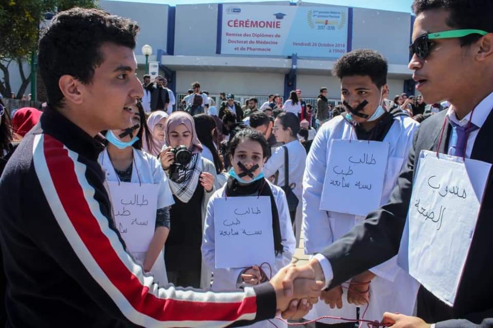 SabrinaRadi's tweet photo. Medical students, their parents, their professors... Who’s next??!🤔
Shame on Moroccan government!
Shame on oppression!
#DoctorsUnderOppression https://t.co/3UjguWYP3j