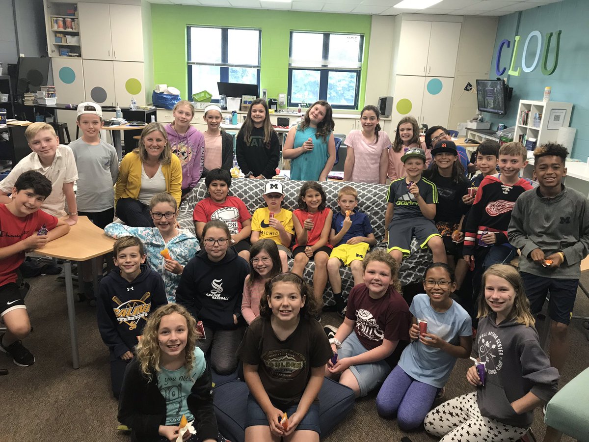 CloudUpdate17's tweet photo. Sad last photos and awards ceremony. This was an amazing group! #HeritageLearn #fifthgrade https://t.co/DfogKsxxss