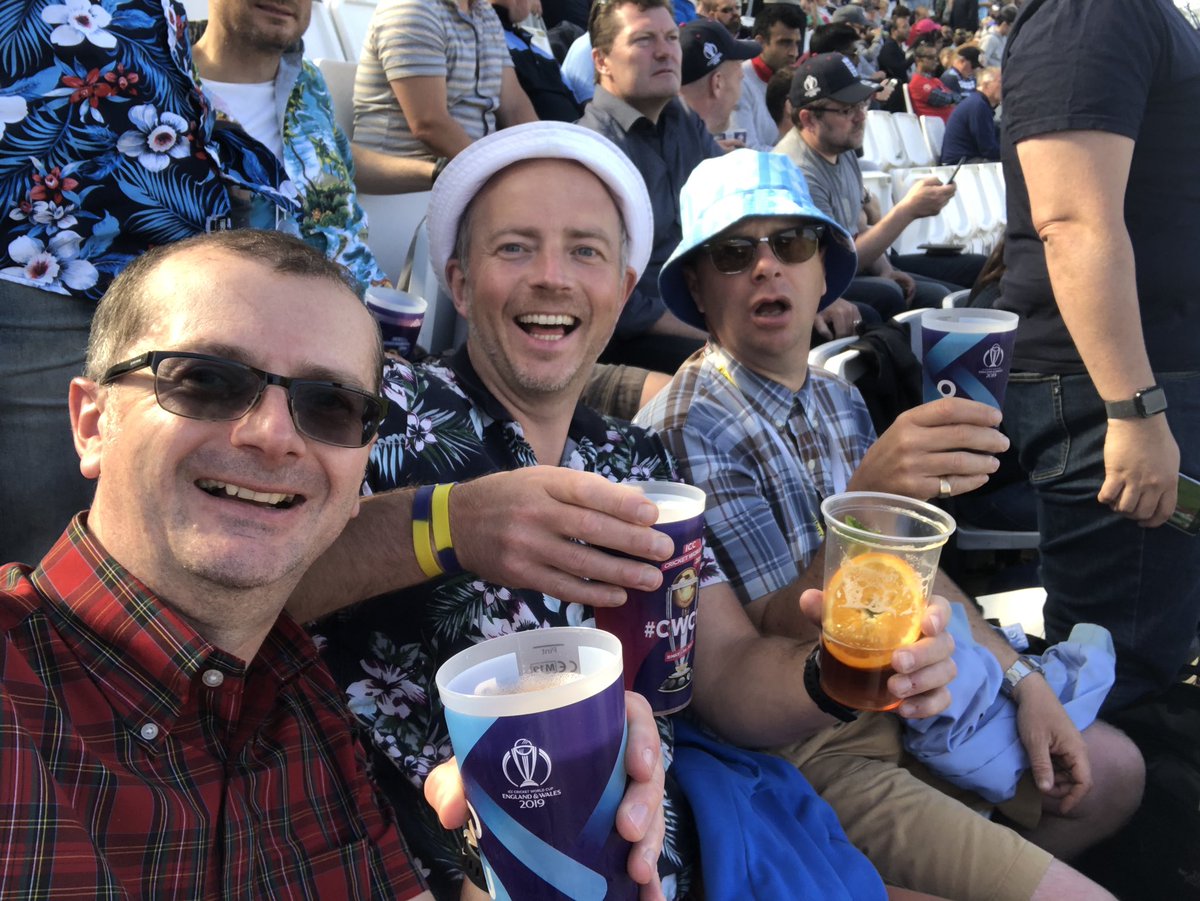 RoyBeeeeee's tweet photo. Here at the rose bowl @TheAgeasBowl we don’t like cricket we love it ! #ENGvWI with @TikkaTemple &amp; @brown_iandavid https://t.co/nIspwIqaY9