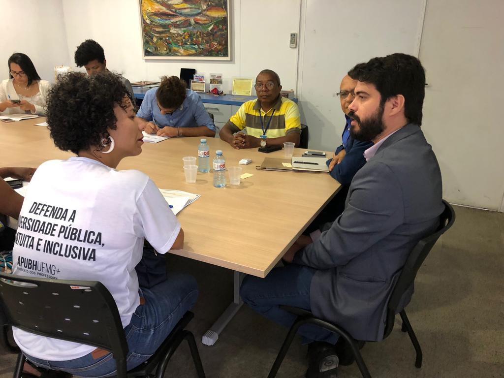 sedihpop's tweet photo. A posição firme do @GovernoMA em defesa da soberania nacional, do desenvolvimento tecnológico e da garantia de direitos das comunidades e povos tradicionais de Alcântara foram reiteradas na ocasião.

#DireitosHumanos #BaseEspacial #C&amp;T #Sedihpop #SectiMA https://t.co/hrHRcD0okp