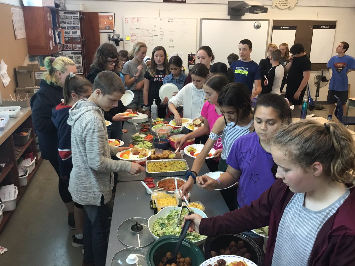 schaefstudents's tweet photo. Celebrating diversity by having an Eid feast today. https://t.co/3lUmSUswnU