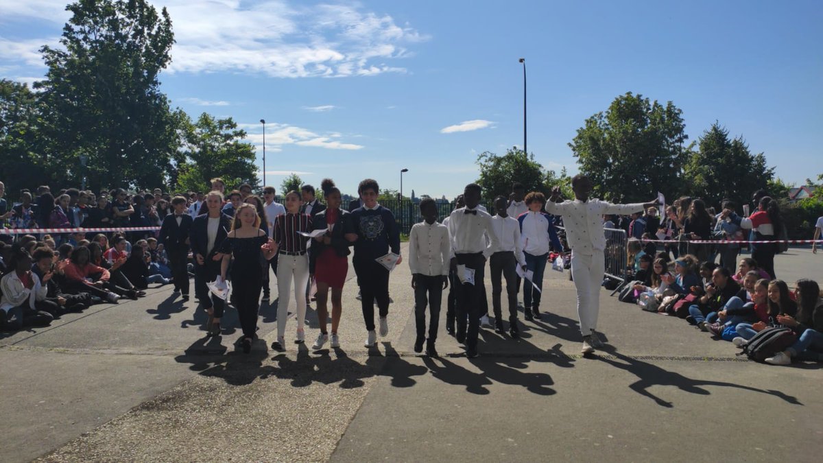 chrmor5055's tweet photo. Remise des prix de la journée de l élégance au college Schweitzer ce matin https://t.co/zQRHt5HRjV