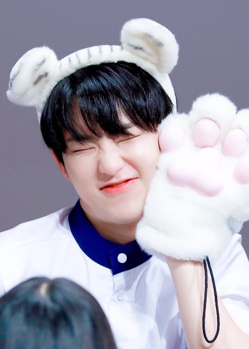 happy birthday to the man that makes me the happiest, to the one that warms my heart, that inspires me and that i will forever love. thank you for everything you have done, there’s not enough words to describe. happy birthday soonyoung #오늘은_호시왕댯님_생일이다  #PRINCEHOSHIDAY