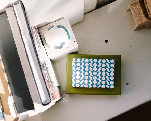 esmewinter's tweet image. #esmewinter #patternedpaper #printandpattern #patternity #patternobserver #patternlove #letterpress #letterpresslove #letterpressprint #inspired_by_colour #craftsmanship #justacard #abstractpattern #papergoods #design #designer #decorativearts #blockprin… bit.ly/2ZvPfsx