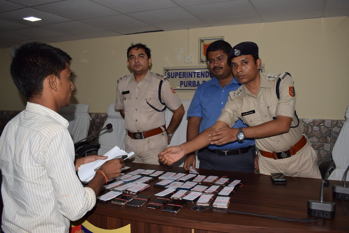 BurdwanPolice's tweet photo. #48 Missing Mobile Phones were Recovered by Purba Bardhaman District Police and #Handed_Over to the #Owners in presence of Superintendent of Police, Purba Bardhaman, Addl. SP (HQ), Purba Bardhaman &amp; DySP (HQ), Purba Bardhaman, after observing Legal Formalities. https://t.co/2m2383z7Au