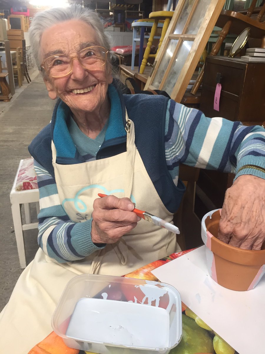 N1Clare's tweet photo. #silverliningshackney #craft club @GroundworkLON have hand painted herb pots that are being carefully transported thanks to @pedalmeapp to our befrienders at Outward to give as gifts to isolated older people https://t.co/179NZNUGnE