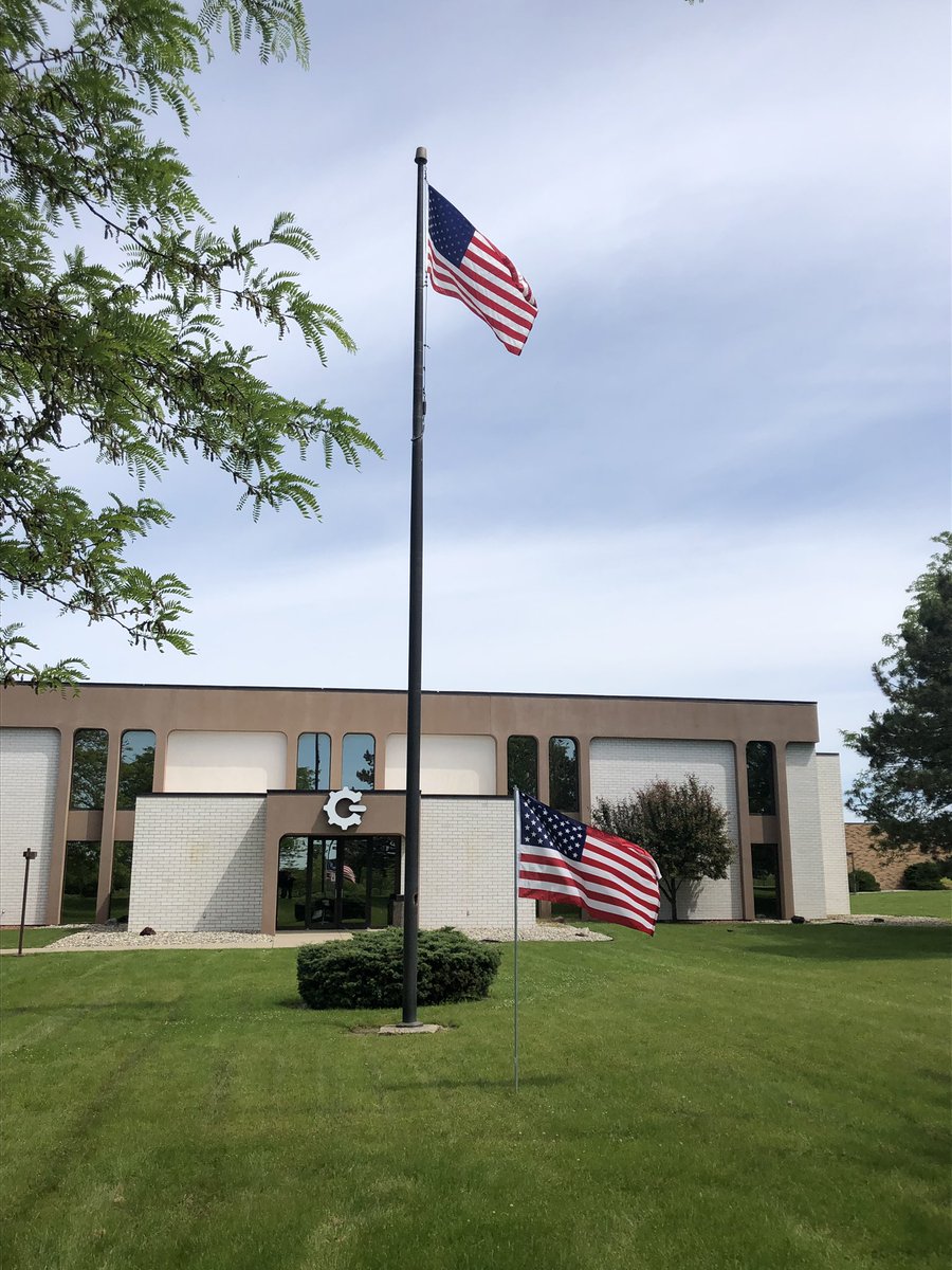 _SMCSI's tweet photo. Happy Flag Day from CSI! The American flag proudly flies at the front of our building! #FlagDay2019 #SMCSI https://t.co/Rddmg07yj7