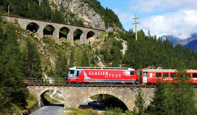 Albulabahn in #Thusis 🚂🇨🇭

hostelman.ch/attraktionen/s…

Mehr #Attraktionen &amp; #Wahrzeichen auf hostelman.ch

#UNESCO #Schweiz #Graubuenden #Jugendherberge #Jugendherbergen #Hostel #Hostels #Hotel #Hotels #Reise #Reisen #Unterkunft #Attraktion #Berg #Berge #Eisenbahn