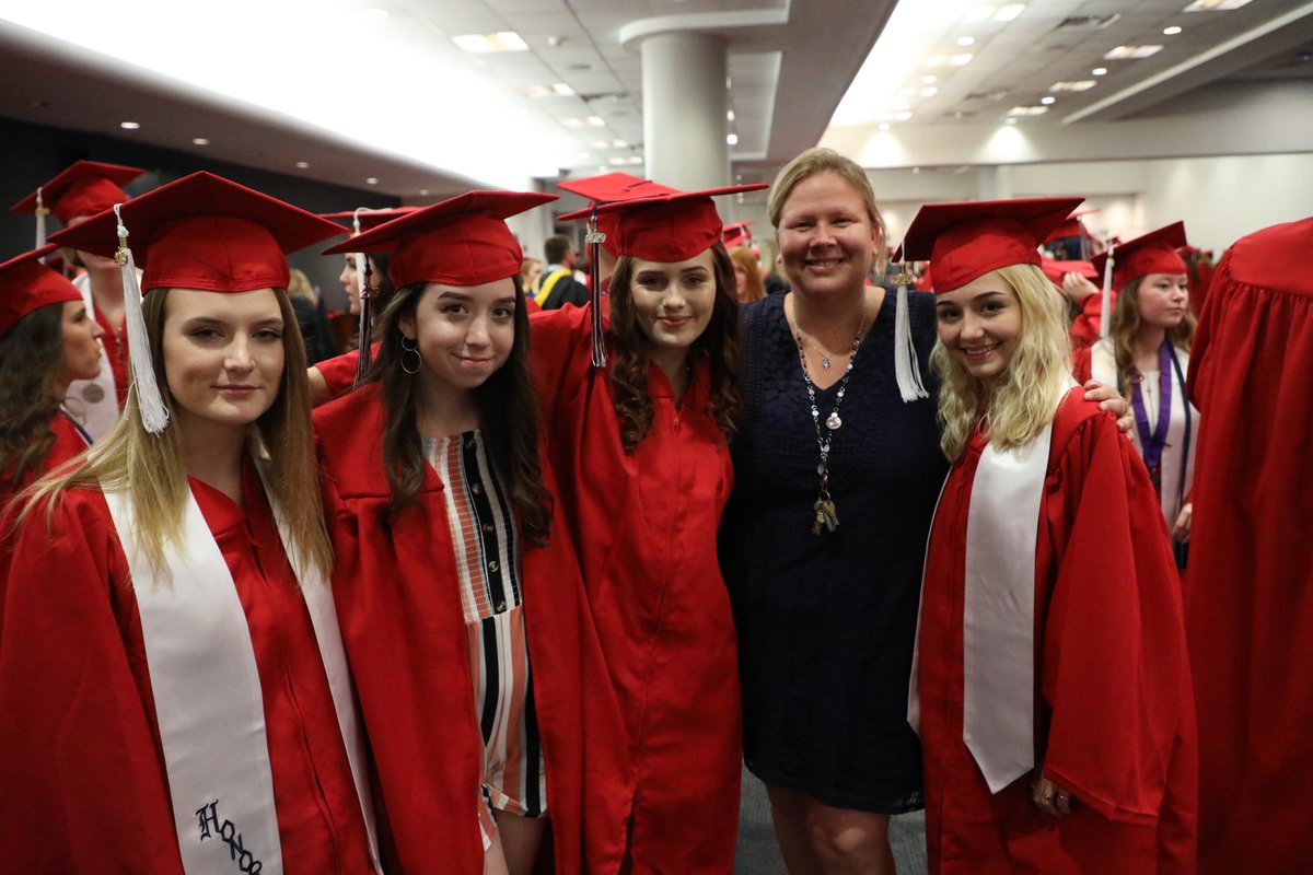 cpschoolsva's tweet photo. It's almost time for the @grassfield_hs Grizzlies to take the stage!! Congratulations! #CPSCelebrates https://t.co/YpYlFZ2Fox