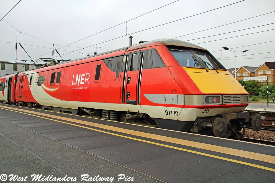 WestMidlander2's tweet image. Some snaps taken at #Peterborough on Wednesday, featuring @LNER finest! #LNER #HST #Class91 #Azuma #ECML @RailwayMagazine @rlyherald @railwaysillus @Modern_Railways @RAIL
