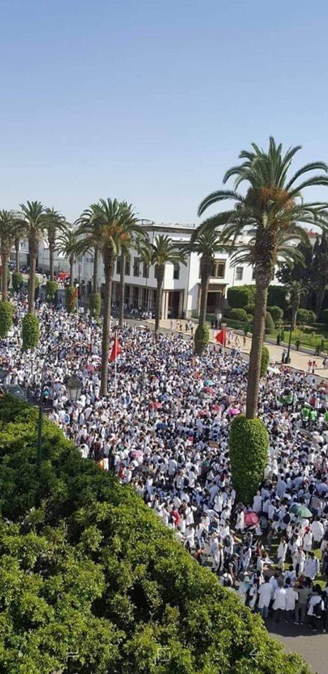 KouayAziz's tweet photo. #DoctorsUnderOppression
Qui sommes nous ? Des étudiants en médecine
Que demandons nous ? Des droits légitimes
Quelle est la réponse ? Des menaces https://t.co/SYjf92WolA