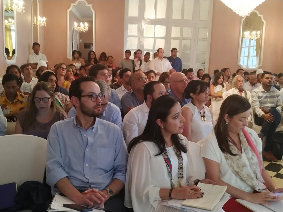 camilofds's tweet image. Continuamos en #DiálogoEmpresarialMagdalena con equipo de @MincomercioCo. Conversamos con los empresarios sobre los servicios de @Col_Productiva para que mejoren sus indicadores y los invitamos a postularse a Fábricas de Productividad y otras iniciativas de la entidad.