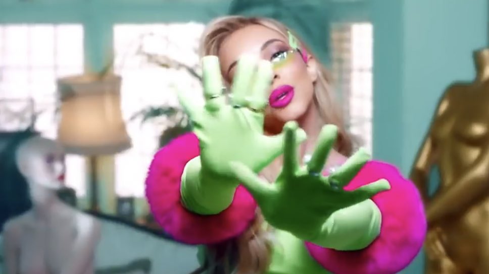 TAYGRClES's tweet photo. !!!! FEELING LOTS OF EMOTIONS RN BUT THIS MUSIC VIDEO WAS SO DIFFERENT TO THEIR OTHERS AND THEY REALLY UPPED THEIR GAME WHEWW #BOUNCEBAC #BounceBackMusicVideo @LittleMix https://t.co/2dgeP5fX3Q