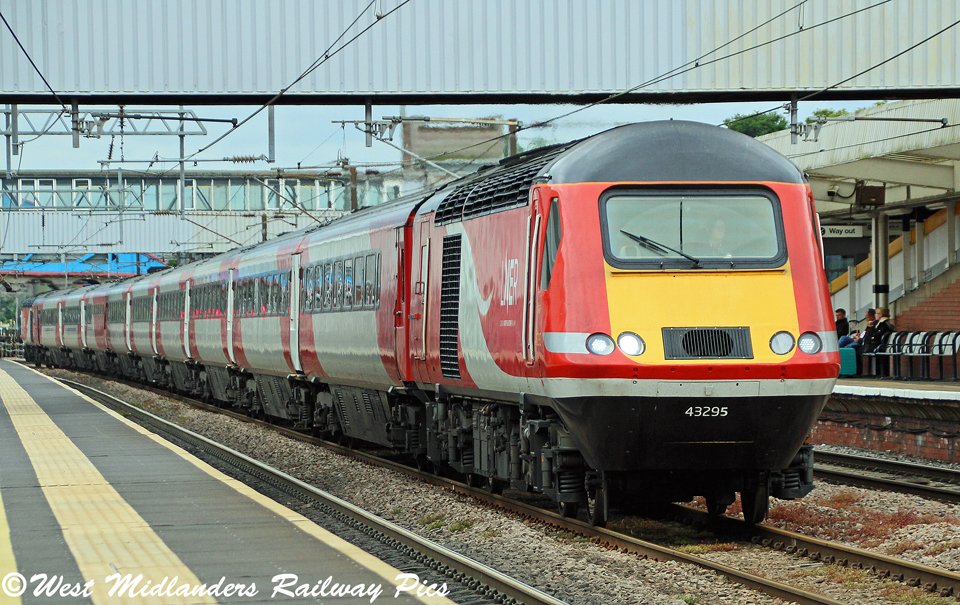WestMidlander2's tweet image. Some snaps taken at #Peterborough on Wednesday, featuring @LNER finest! #LNER #HST #Class91 #Azuma #ECML @RailwayMagazine @rlyherald @railwaysillus @Modern_Railways @RAIL