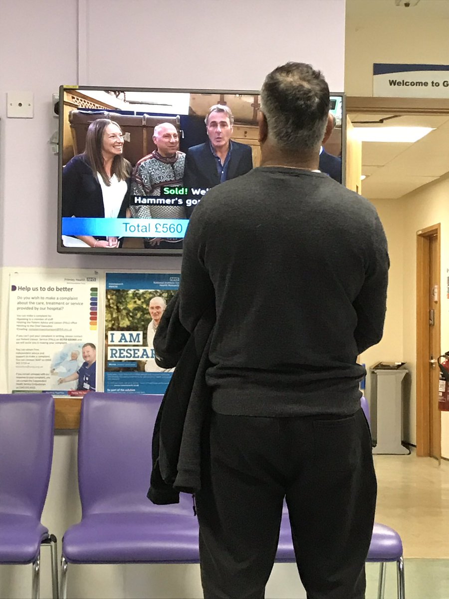 Lilylilyyyyu's tweet photo. So I’m in a hospital waiting room watching tv and this happens. How do you think I should deal with him? #rude #selfish #blockingmyview https://t.co/s4dpninMZk