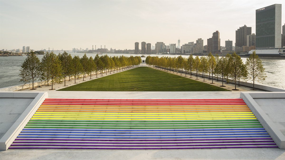 rmgcorp's tweet photo. In order to lead out loud, it's important to take actions that the world can see. The Roosevelt family has built a legacy & has a platform to take actions. This action...the world can LITERALLY see!
π’: #RMGAccess #POCConnect #POCAccess #Pride
https://t.co/WBwhSb5l7i https://t.co/ek1ba0HbJR
