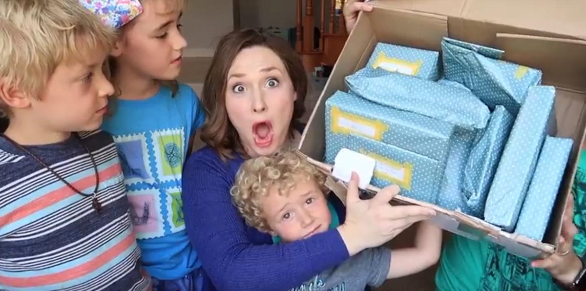 MollyIves2's tweet photo. Rewatching the video where @BallingerMom @ballingerfamily opened the box I sent them and it made me feel all warm and fluffy inside :) <3 https://t.co/6Qy3xoW5N7