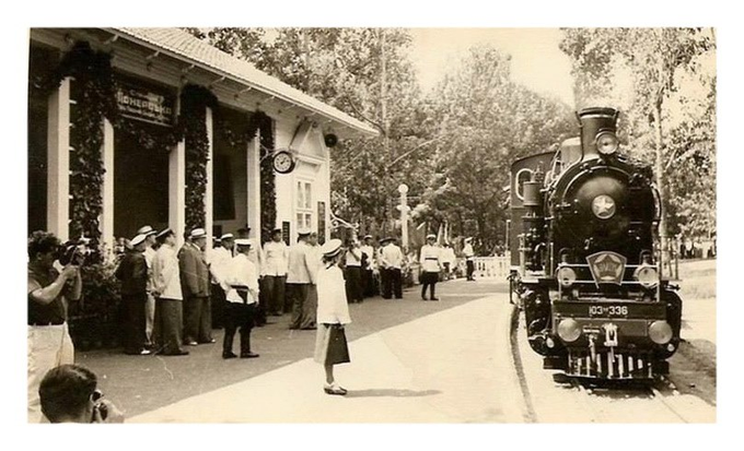 Торжественное открытие 2 августа 1953 года  Киевской детской железной дороги. Станция Пионерская 