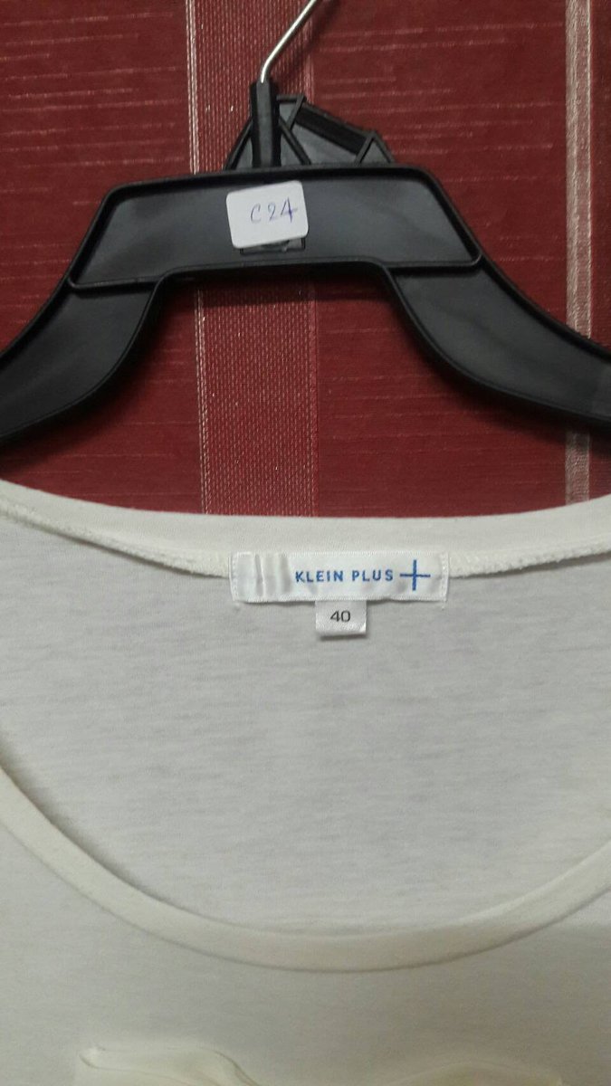 weenawan05's tweet image. เสื้อชีฟองแขนยาว คอกลม แต่งโบว์หน้าอก สีครีม รหัส C24
อก 17 นิ้ว 
ยาว  24 นิ้ว
แขน 25  นิ้ว
ราคา 100 บาท
IDLine : @maengposhop
Website ; maengposhop.com
Fb : facebook.com/maengposhop
#เสื้อผ้ามือ2#เสื้อผ้ามือสอง#เสื้อผ้ามือสองราคาถูก#เสื้อผ้ามือสองสภาพดี