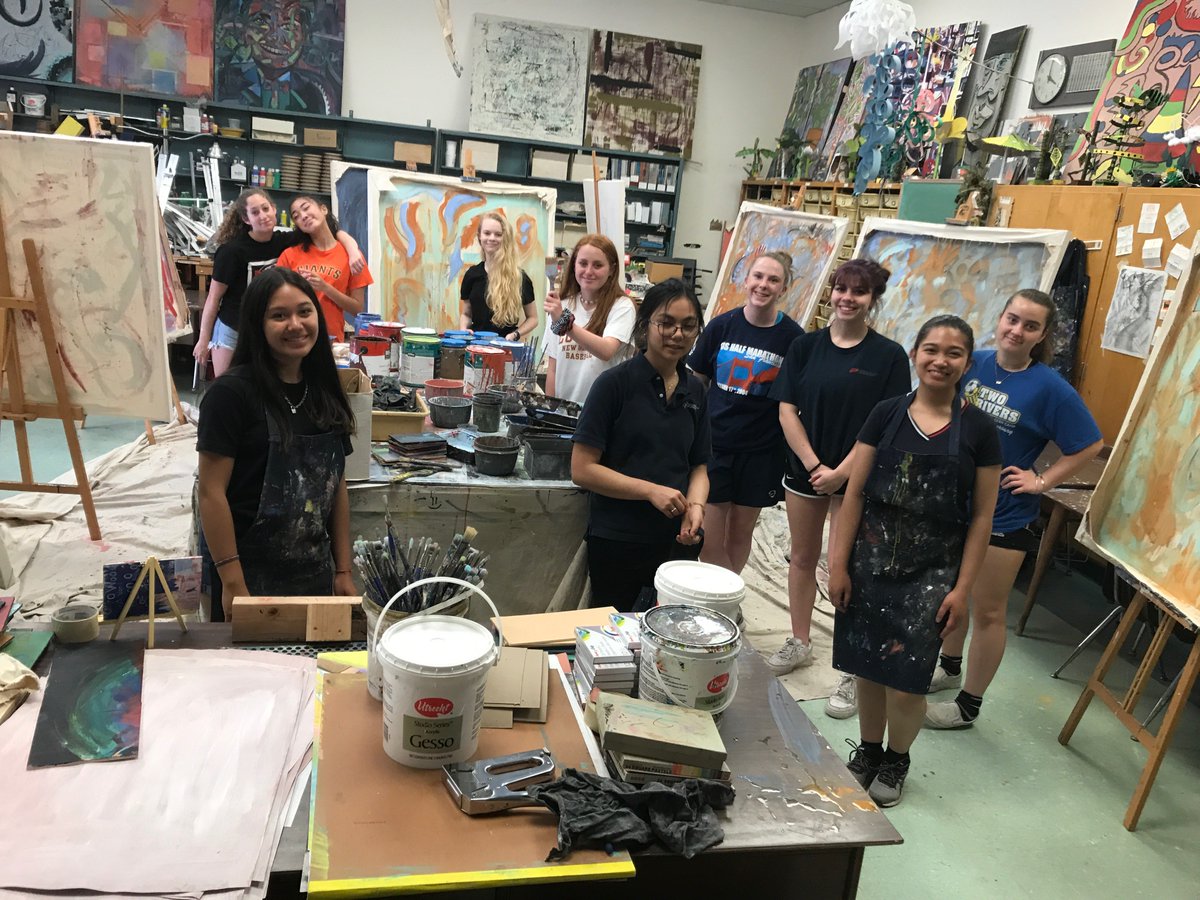 bmchugh00's tweet photo. Responding to what bled through from the back students use an approach inspired de Kooning. #SHCsummer https://t.co/CKcxenwwWG