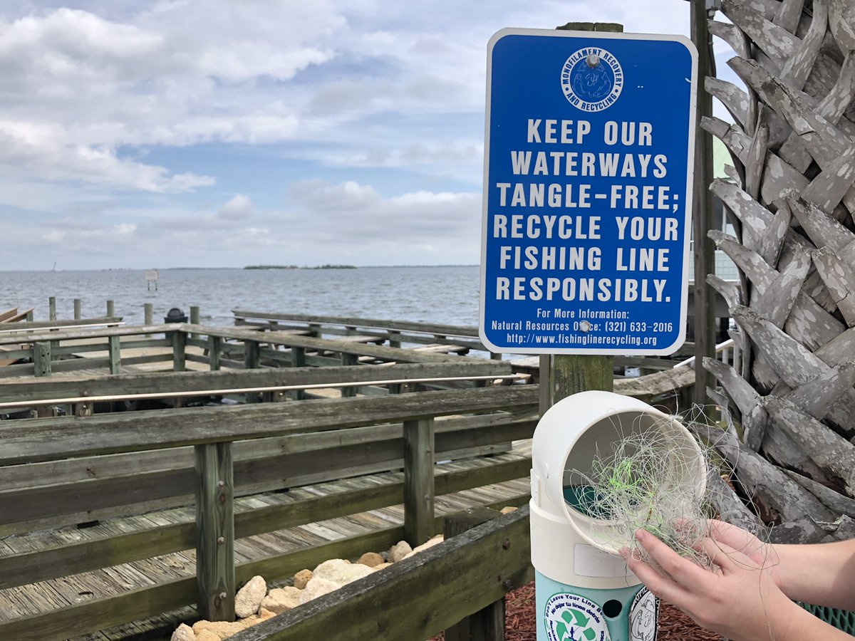 Hubbs_MMRR's tweet photo. Today weโre placing placards at Veterans Memorial Pier in Titusville. Hopefully they will help remind fishers to recycle line and refrain from feeding or harassing dolphins. We also managed to do a quick clean up and recycled a handful of discarded line. #helpseachange https://t.co/nZjgAQK1WC