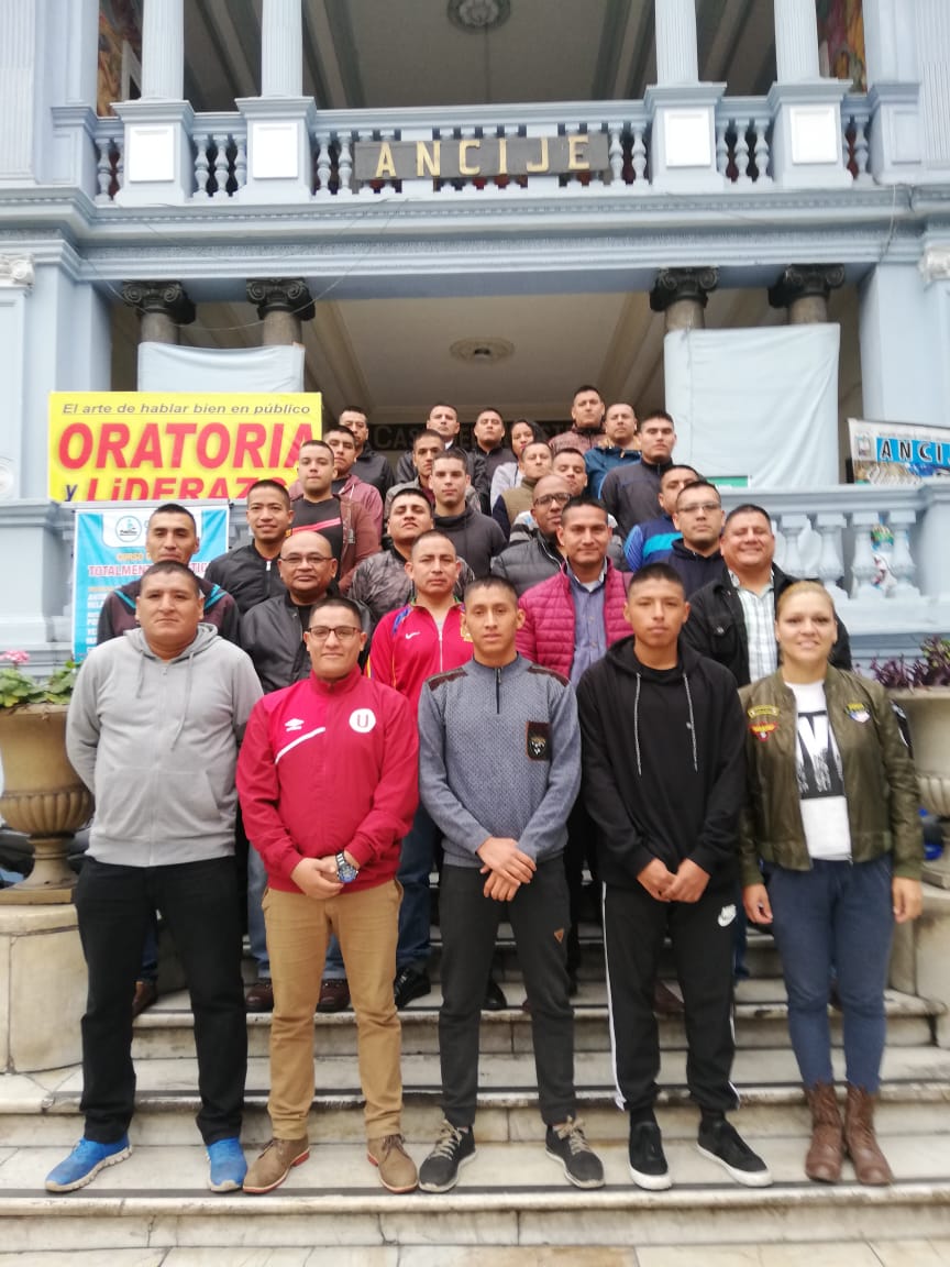 RalVillar2's tweet photo. Bienvenidos nuevos integrantes de la familia Liderman! Después del Programa de Capacitación Liderman, ahora están listos para sumarse a la operación. Éxitos a todos! Recuerden todos los aprendizajes de sus cursos... #LidermanoNada @LidermanOficial https://t.co/aCgnxfJeog