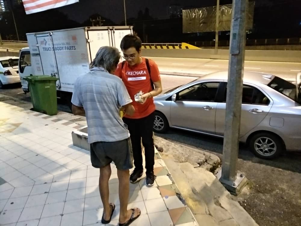 KecharaSoupK's tweet photo. There's a client who needed help to replace a rubber on his wheelchair while some needed medical attention. There were some of them who also visibly not very welcoming to our approach. Guess we have to keep coming the next round &amp; see what more can we do for them. It was a great! https://t.co/ZJvWf7aiKp