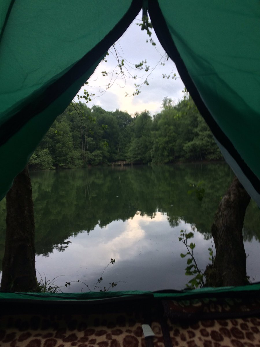 Erol’la buraya kamp attık, fazladan sucuk var hadi gelin.