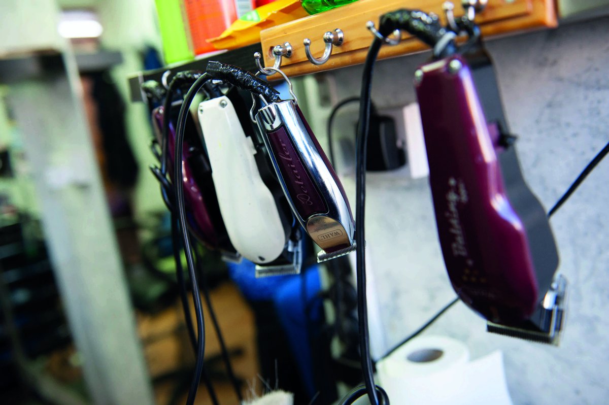 everyone_org's tweet photo. Come and read to Chika, our local barber! The Listening Barber gets kids under 10 reading, as a way to receive a discount haircut. 

Don't miss out on this deal, every Tuesday, between 12 - 4pm. Read more about it here:https://t.co/USyvSyGyu1 #EveryoneBD https://t.co/aDVrWeDmlO