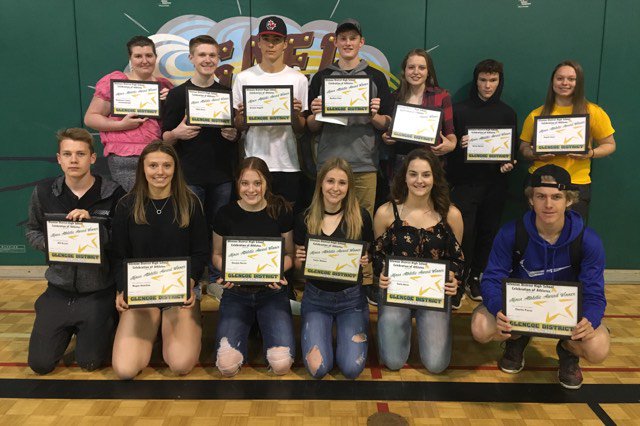 GlencoeDHS's tweet photo. Minor Award Winners (athletes who have played 5-9 sports at GDHS) - Back Row: Mackenzie CS, Dylan H, Braxton H, Matthew Y, Jessica M, Adrian B, Angela S. Front Row: Will B, Megan H, Georgia H, Taylor H, Emily A, Charlie P (Missing from photo: Chase R) https://t.co/rIryG6Aj2g