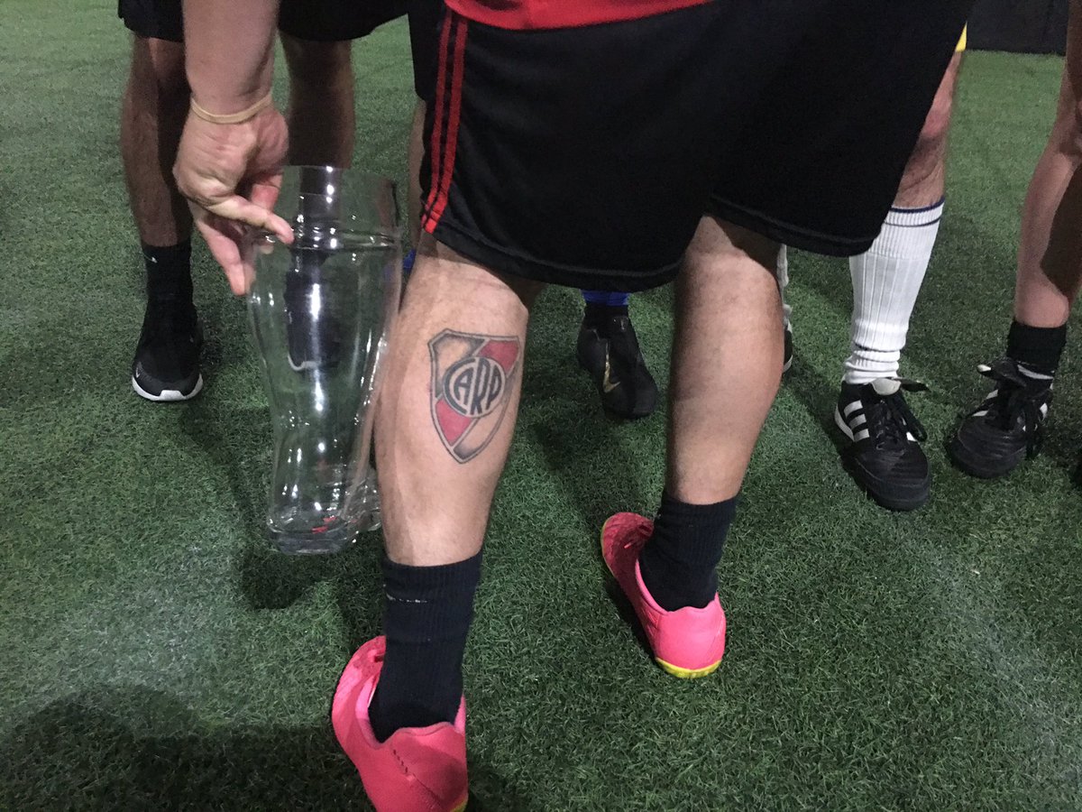 RiverPlateBK's tweet image. #CAMPEONES!! El equipo mixto de la Filial (#TheExterminators 🐝) se consagró campeón en una dramática final en la cancha de The Backyard en la Liga de NYC Social, y se llevó a casa #DasBoot, luego de ganar 20-19.
#RiverEsMundial #RiverEnUSA #RiverPlateBrooklyn #BrooklynEsDeRiver