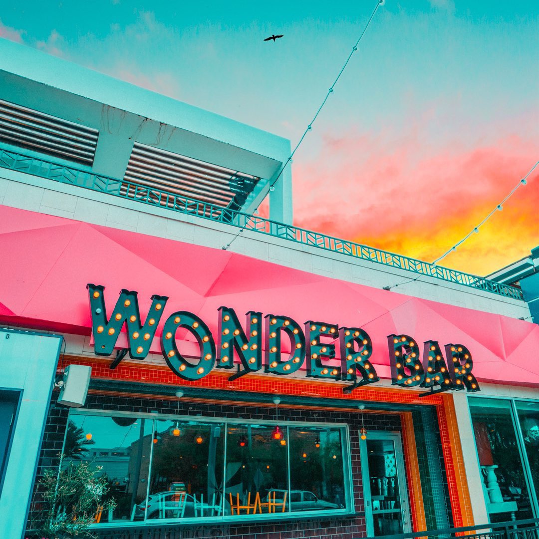 accessbenjamin's tweet photo. Would you believe there is a bar that was solely created for Instagram content...? https://t.co/pkUWo7waVm I died and went to content creator heaven. #VerticalVideo #verrt #igtv #verticalfilm https://t.co/Lcuiv014LS