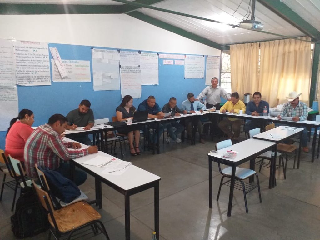 _RobledoJM's tweet photo. #EST40 #DonatoGuerra #Canatlán #Durango #CTE Octava Sesión Vidita de nuestro Inspector Escolar Zona 10 Profr. Flaviano Rosas Morales @SEED_Dgo | @vimacaar https://t.co/rbBoIAdv1g