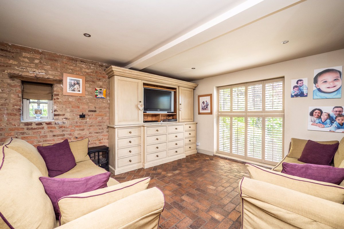 We’re pleased to present this beautifully presented, double fronted family home: bit.ly/2WBuhqc

Offering quirky character throughout as well as bright and spacious accommodation. 

Located in the heart of the ever popular and idyllic village of Goldsborough.