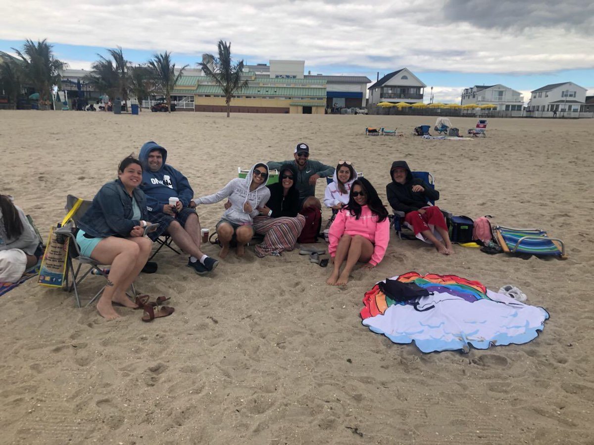 Essay424's tweet photo. #WEE’reBeachingIt #classof2k19 #WHS #Chaperones https://t.co/rgMmTSYHdC