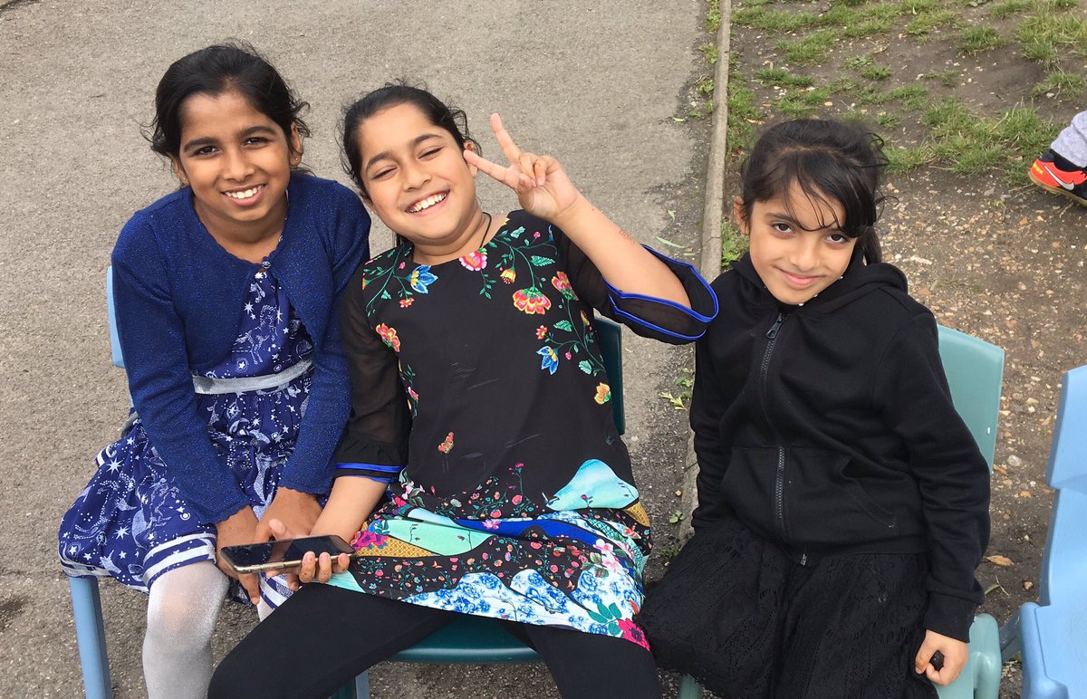 MissLiddellLHS's tweet photo. We had a fantastic time at Eid Picnic! Palm class even made their own special Eid picnic baskets to eat from  @HeadLHS @LHS_Watford @MissEdwardsLHS #relhs https://t.co/ksaz9LhBfE