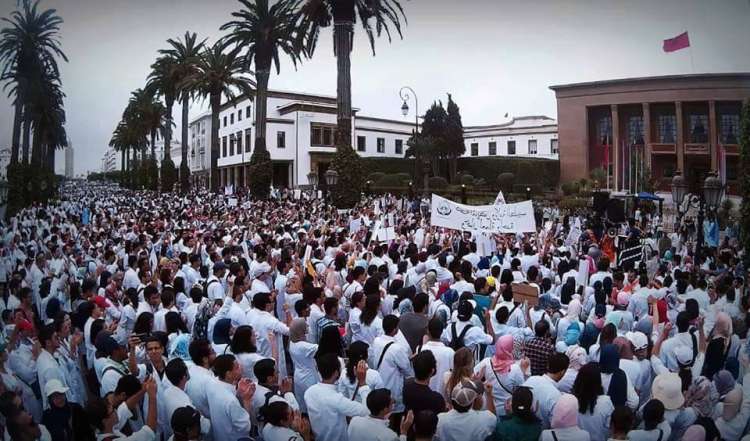 horr_amine's tweet photo. @FRANCE24 nowadays, moroccan medical students/pharmacists/Dentists have been on a 3months strike, the government today show us a dictatorial way to solve our problems which improving our strength &amp; encouraging us to be more patient until we get our claims.
#DoctorsUnderOppression https://t.co/LCmfbIoW4t