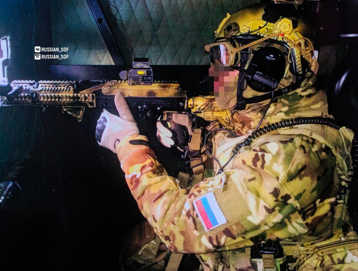 FSB Special Purpose Center Alfa officer likely sitting in the back of a Viking MRAP with an EOTech EXPS2/3 sight, 3M Peltor ComTac XPI headset, Armokom LShZ 1+ helmet, Zenit B-31S rail, and Oakley gloves. 3/ https://vk.com/russian_sof?z=photo-138000218_456260593%2Falbum-138000218_00%2Frev