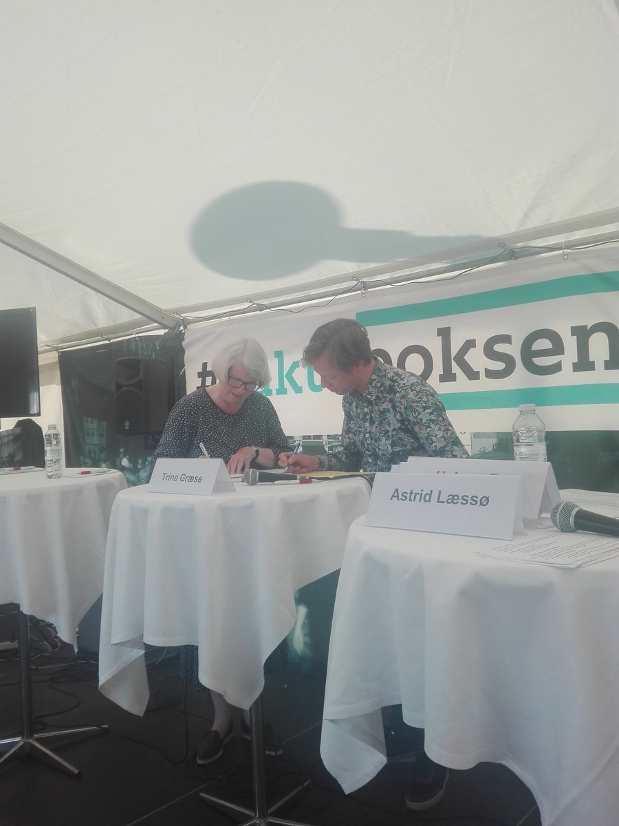 Dommerne <a href="/madslethdk/">Mads Leth Jakobsen</a> og Pia Gjellerup voterer. Om lidt vælger publikum det mest innovative frikommuneforsøg i #Faktaboksen #kompol #fmdk