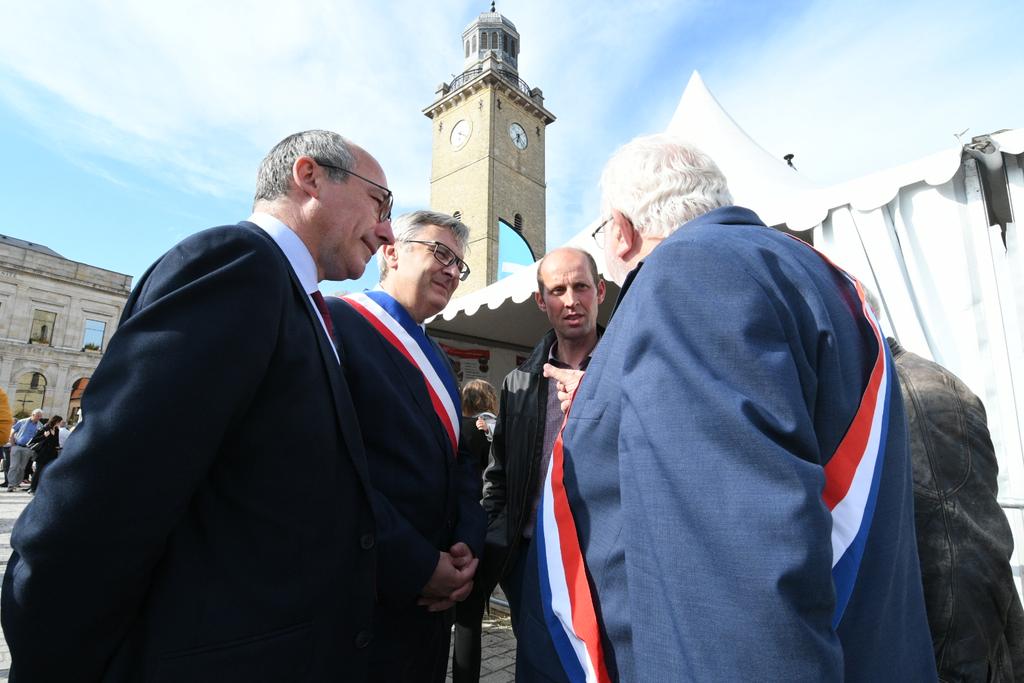 BertrandRingot's tweet photo. L'événement #fermeenville est officiellement ouvert à @_Gravelines
C'est un véritable plaisir pour moi d'accueillir l'ensemble des exposants et acteurs de ce projet.
Nous vous donnons rendez-vous ce week-end, place Albert Denvers.
@jpdecool #novagri #gravelines https://t.co/RzRYAgT02d