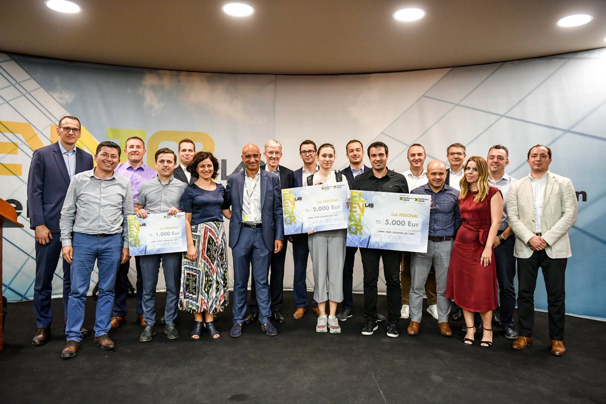 BusinessMagAl's tweet photo. U përmbyll mbrëmjen e djeshme Sfida Rajonale Elevator Lab 2019, ku 15 startupe bënë pitch përpara jurisë, nga të cilët vetëm 3 prej tyre u zgjodhën fituese. @RaiffeisenShqi https://t.co/PAKUTNRK4q