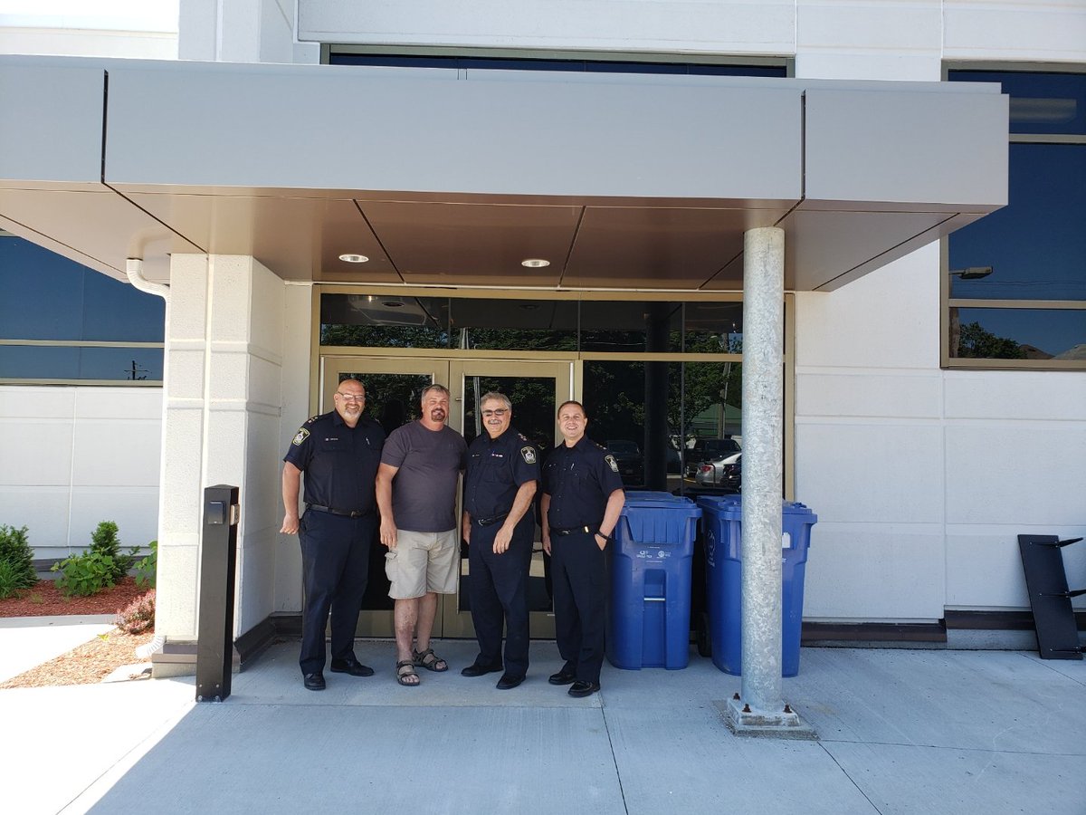 PaulHessWPS's tweet photo. Last day for Chief of Police Bill Renton and Cst. Paul Bezzo.   Enjoy your well earned retirement. https://t.co/zH7HIfThm2