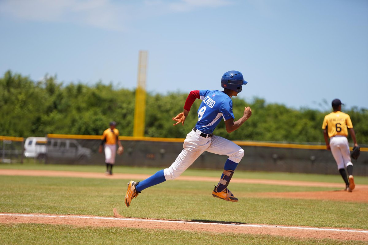 MLBDominicana's tweet photo. El equipo de Venezuela ganó el torneo del Trainer Partnership Program, pero lo más importante es que todos los prospectos se divirtieron y fueron vistos por muchos scouts de #LasMayores. #MLBDominicana #TrainerPartnershipProgram 🇻🇪🇩🇴⚾️ https://t.co/iMXYMvdJJ5