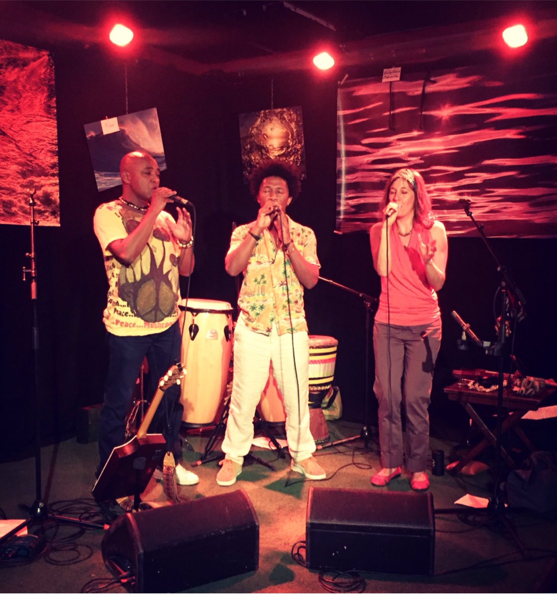 LPDFcorp's tweet photo. #mamisotriovocal à #lacerisesurlechapeau c’est maintenant #musique #concert #lareunion #madagascar https://t.co/zjclBk8b9b