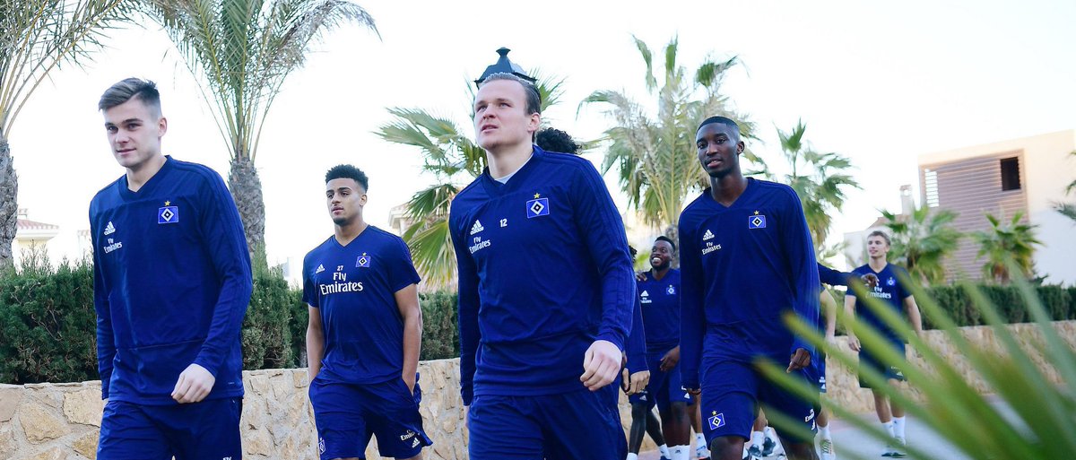 Beim <a href="/HSV/">Hamburger SV</a> dreht sich das Personalkarussell an allen Ecken - im Trainerteam, bei den Spielern - und sogar bei der Stadionshow. Der neue Blog:

rautenperle.com/content/traine…