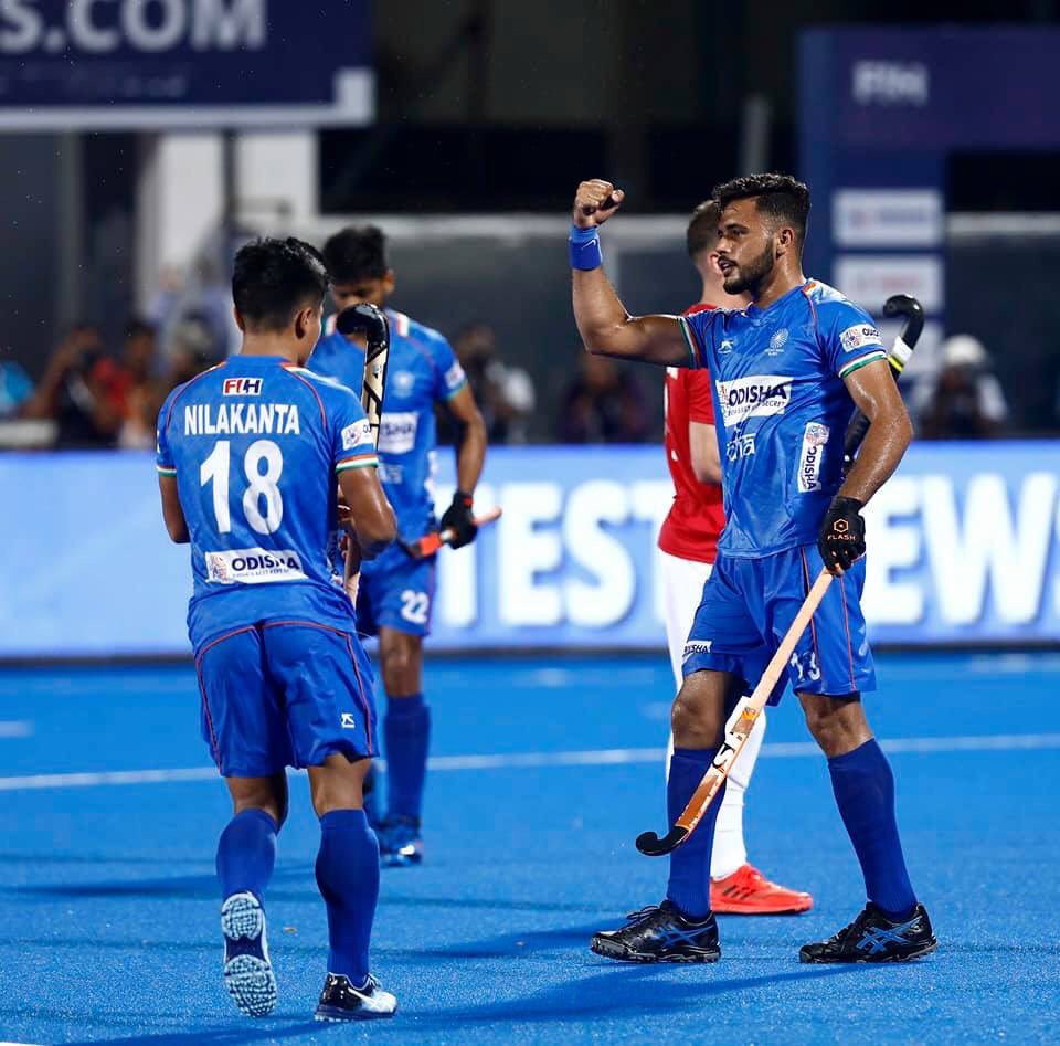 VekariyaaSandip's tweet photo. CONGRATULATIONS!
चक दे इंडिया!
🇮🇳 7-2 🇯🇵
#India thrash #Japan 7-2 in FIH Men's Series Finals, #TeamIndia are through to the FINAL of FIH Men's Series Finals Bhubaneswar Odisha 2019!
#IndiaKaGame #FIHSeriesFinals #RoadToToTokyo #INDvJPN 
@TheHockeyIndia https://t.co/7T7JWzcJCU